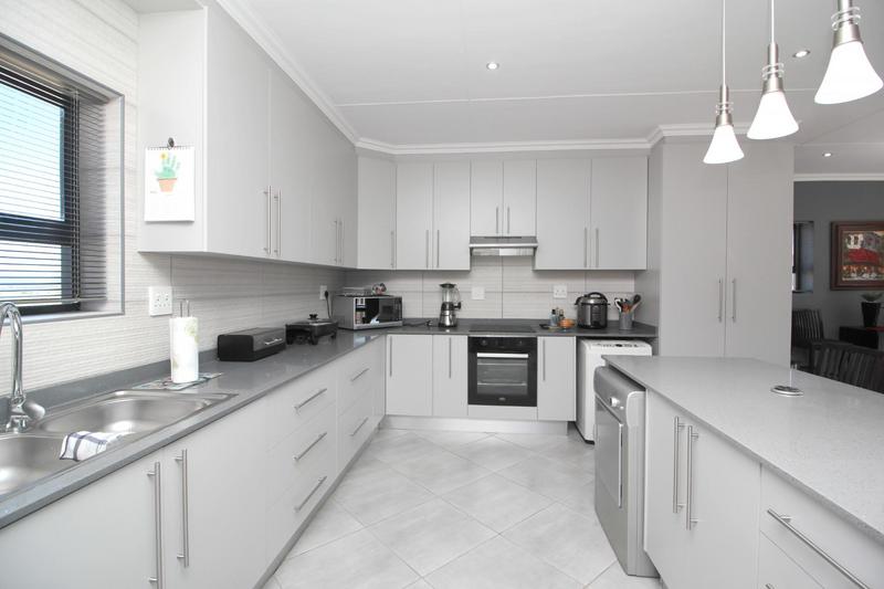 2 Bedroom Property for Sale in Reebok Western Cape